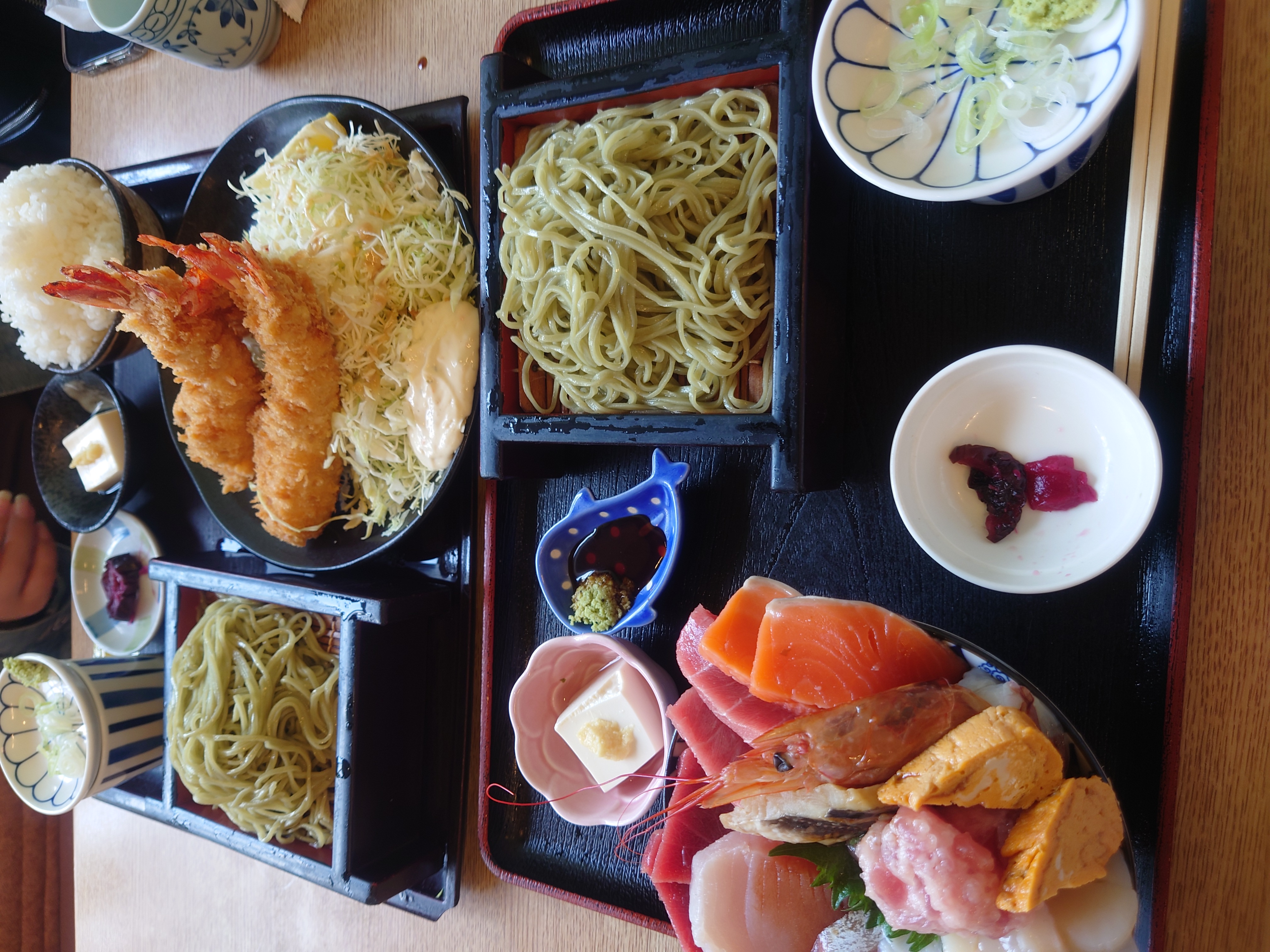 海鮮丼セットと海老フライセット